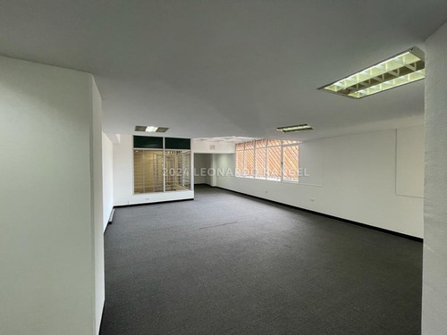 Se Vende Local Comercial En El Edificio La Florida, Mérida.