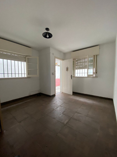 Excelente Oportunidad De Compra  Venta  Ph 2 Ambientes Con Patio Y Terraza, Zona Céntrica. Ubicado En Peru 300- Villa Martelli Vicente Lopez Sin Expensas Independiente 1 Dormitorio Baño Completo 