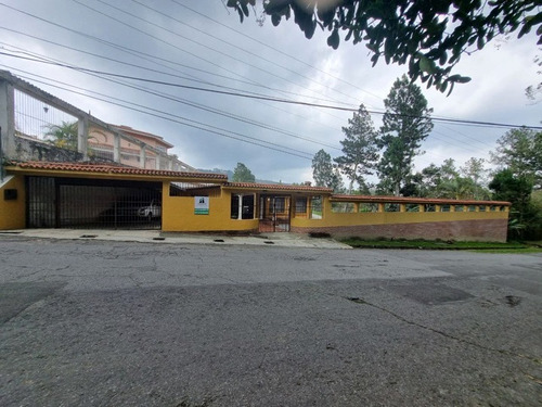 Casa En Venta De Un Solo Nivel Con Excelente Ubicación, En La Urbanización Club De Campo. San Antonio De Los Altos Miranda