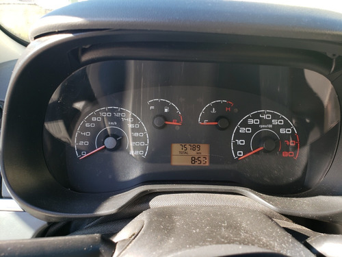 Fiat Punto Attractive 1.4 Flex 2012