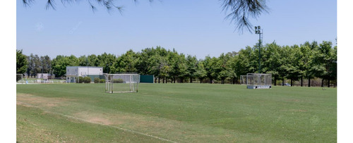 Casa Moderna En Abril Cc Con Gran Parque Y Quincho