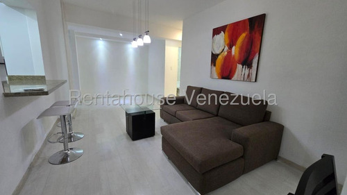 Tg Lindo Apartamento Con Excelentes Areas Sociales, Solarium, Piscina, Cancha De Futbolito, Pozo, Calle Cerrada. En Venta En La Tahona 25-18320 Ys