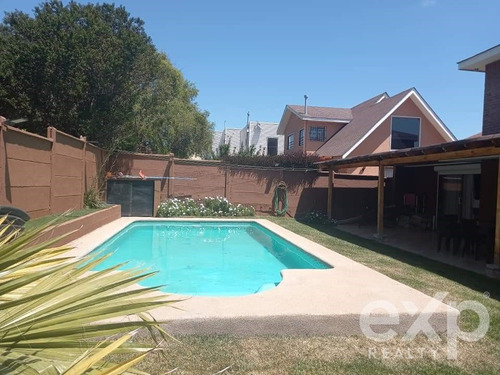 Casa En Venta De 4 Dorm. En Algarrobo
