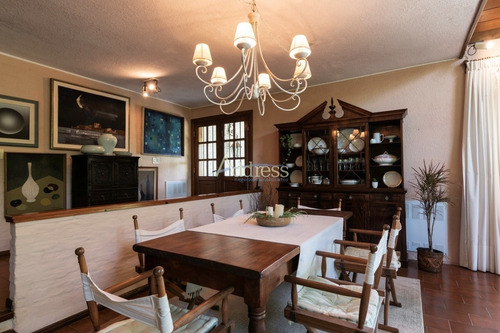 Espectacular Casa Con Excelentes Metrajes Y Muy Bien Ubicada- Ref: 3298