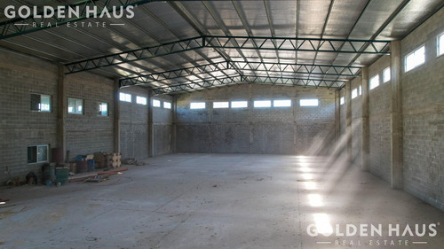 Lote De 7600 M2 En La Mejor Zona De Paso Del Rey Con Nave Industrial A M De Acceso Oeste Oportunidad