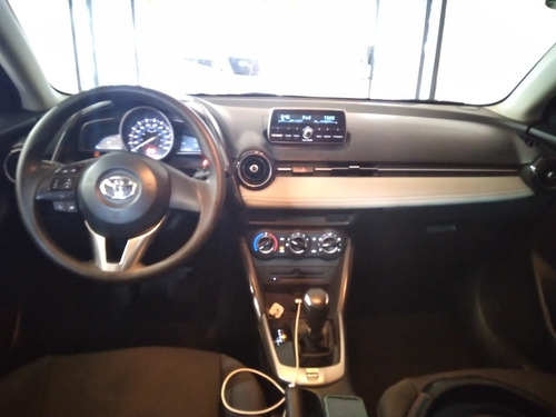 Imagen 12 de 13 de Toyota Yaris 1.5 R Le At 2016
