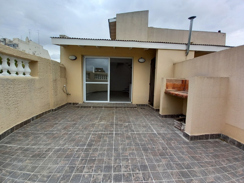 Imagen 7 de 11 de Moderno Ph 2 Amb. En Flores Con Terraza Y Parrilla