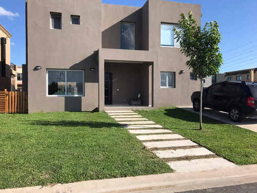 Casa En Venta Con 4 Dormitorios En El Barrio Las Tipas Nordelta