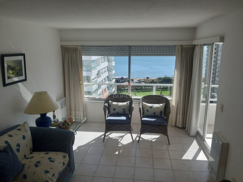 Imagen 2 de 10 de Apartamento En Alquiler De Temporada, Con Terraza, Cochera Y Servicios A Media Cuadra Del Mar