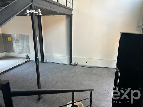 Local Comercial En Arriendo En Las Condes En Primer Piso