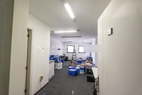 Imagen 2 de 25 de Alquiler De Oficina Doble, 5to Piso Al Frente, 60m2, Dos Entradas, Dos Baños, Sala De Reuniones De Uso Común, Plaza Independencia Esq Juncal, Entre El Centro Y La Ciudad Vieja