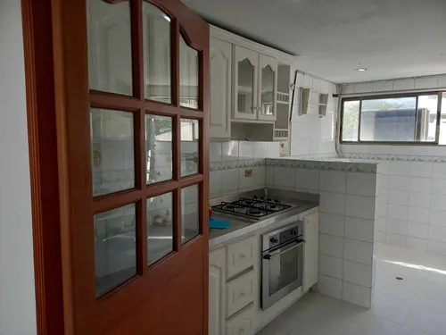 Apartamento Bien Ubicado, Próximo A Las Playas De Bocagrande Y A La Bahía Y Playas De Castillogrande Cod. 44312