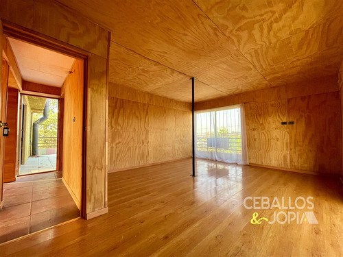 Casa En Venta De 7 Dorm. En Quilpué