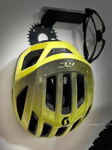 Imagem 2 de 9 de Suporte De Parede Para Capacete E Acessórios Decora Bike