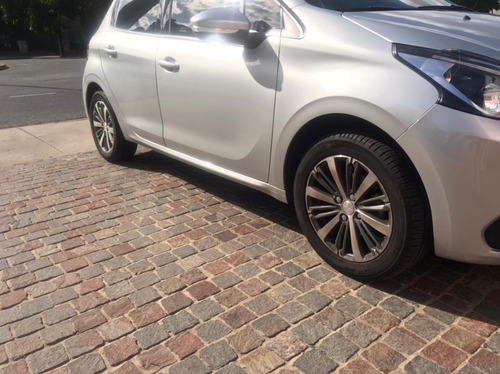 Peugeot 208 2019 1.6 Feline 11300 Km