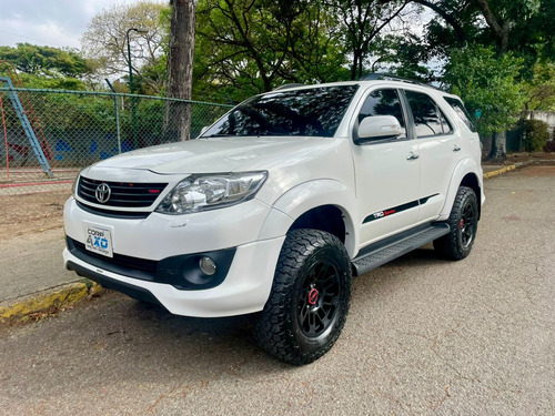 Toyota  Fortuner Sportivo