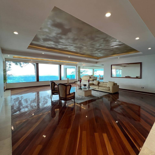 Casa En Venta 1.700 M2 - Urb. La Lagunita