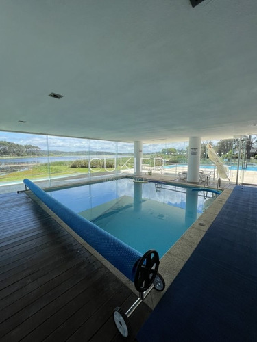 Imagen 20 de 25 de Alquiler Temporada Apartamento 3 Dormitorios En Primera Linea Frente Al Mar Playa Mansa Punta Del Este