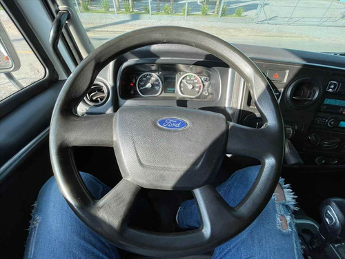 Imagem 12 de 14 de Ford Cargo 2431 6x2 2019 Impecável