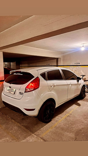 Imagen 2 de 9 de Ford Fiesta ( Llantas , Caño Escape )