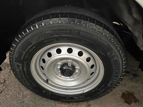 Imagen 14 de 15 de Toyota Hilux 2016 2.7 Cabina Sencilla Mt