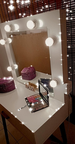 Camarin  , Con  6 Luces Estilo Hollywood