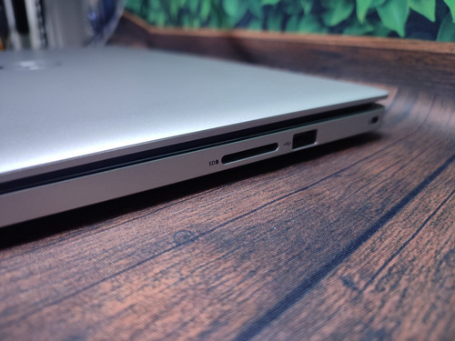 Notebook Dell Inspiron 5570 I7 8g 8gb Ram Ssd 240 R7 460 2gb Preto