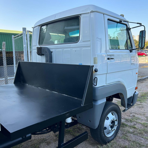 Volkswagen 8.150 Delivery Plus - Caçamba - 4x2 - 2012
