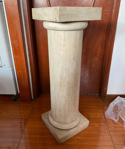 Pedestal Marmol Jaspeado Tipo Griego Medidas: 26x26x80.5cms (Usado)