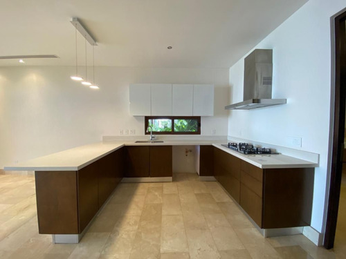 Amplia Casa En Condominio En Venta En Chablekal