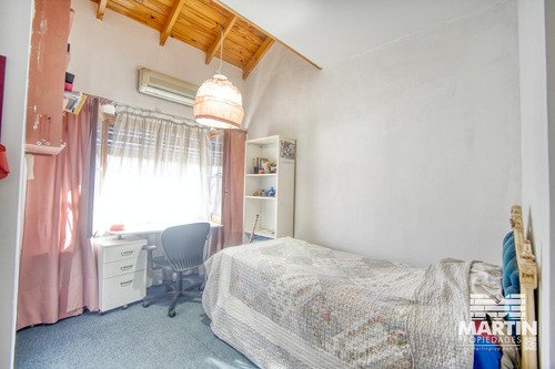 Casa 6 Ambientes, 7 Cuadras De Av. Maipú, Suite, Toilette, Play, Cochera Y Jardín.