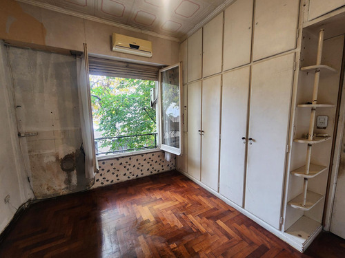 Oportunidad En Almagro. Departamento De 3 Ambientes Con Terraza De Uso Común.