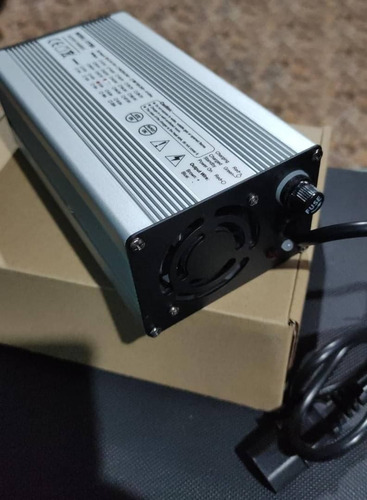 Imagen 4 de 5 de Cargador Moto Electrica Tezo Bera Nuevo. Batería De Litio