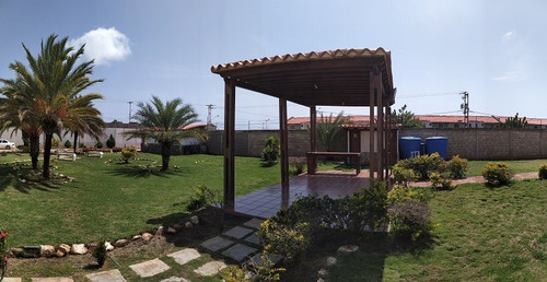 Imagen 8 de 9 de Re/max 2mil Vende Excelente Townhouse En Urb. Cerrada - Isla De Margarita