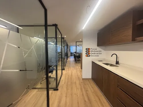 Oficina Coreworking Ubicada En El Lago, Chapinero (18531).