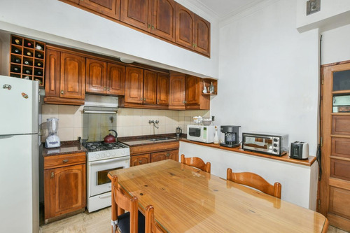 Imagen 10 de 30 de Casa De 3 Dormitorios En Venta Con Quincho Y Parrillero Centro De Rosario