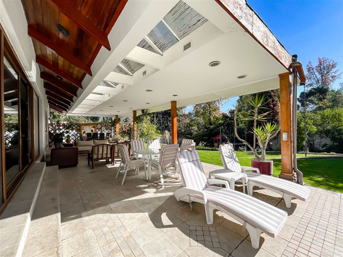 Casa En Venta De 7 Dorm. En Las Condes