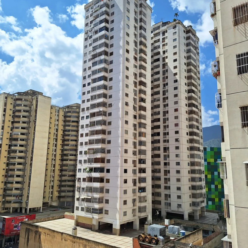 Vendo Apartamento En La Candelaria De 89m2, 4habitaciones 