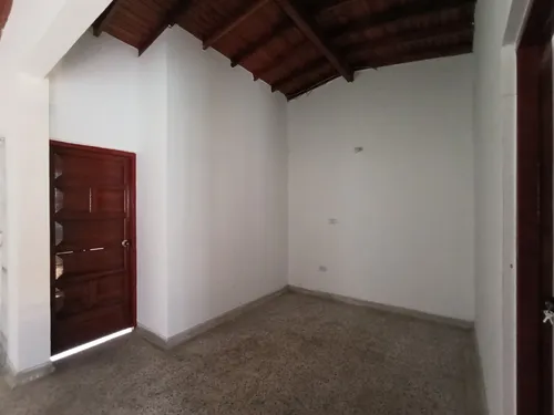 Casa En Venta En Ciudad Jardin. Cod V30481