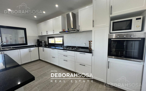 Casa En Venta Cuatro Dormitorios Seis Ambiente A La Laguna Pileta El Naudir Escobar