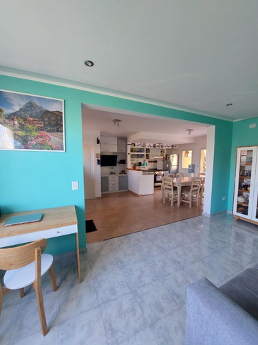 Imagen 7 de 19 de Casa Con Parque Y Parrilla En Los Robles