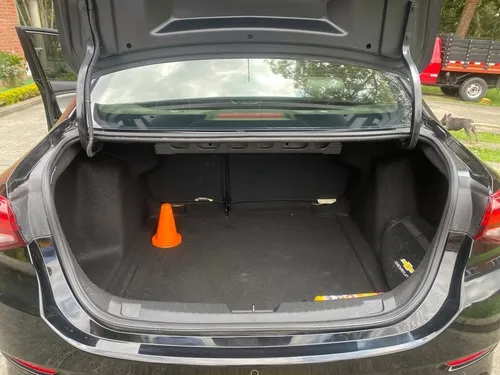 Chevrolet Onix 1.0T Premier Sedan At