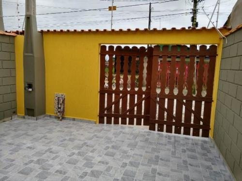 Imagem 3 de 13 de Casa Em Itanhaém Com Piscina E Vaga Para 1 Carro | 7706