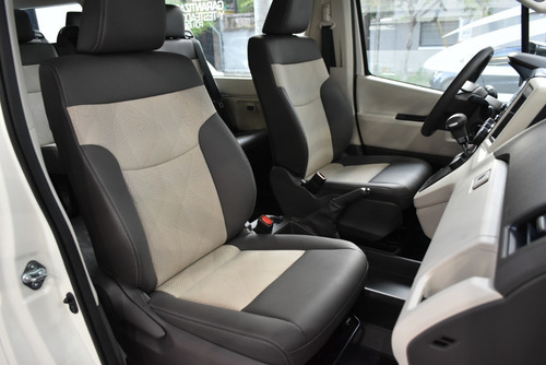 Imagen 16 de 21 de Toyota Hiace Commuter 2.8 Tdi 6at 14a 2022 - Car Cash
