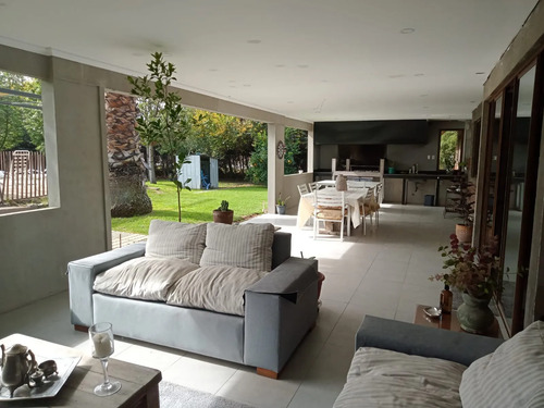 Arriendo Parcela 5.100m2 + Casa 370m2 Multifuncional Batuco