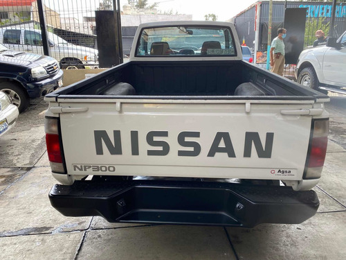 Imagen 5 de 15 de Nissan Np300 2014 2.4 Pick-up Dh Mt