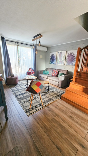 Se Vende Casa 4d+4b+2est. Barrio Las Encinas, Maipu.