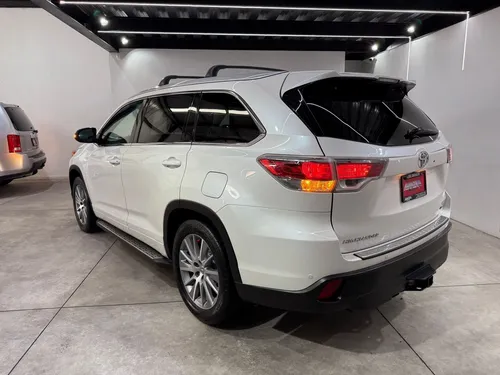 Toyota Highlander 3.5 Premium V6 At