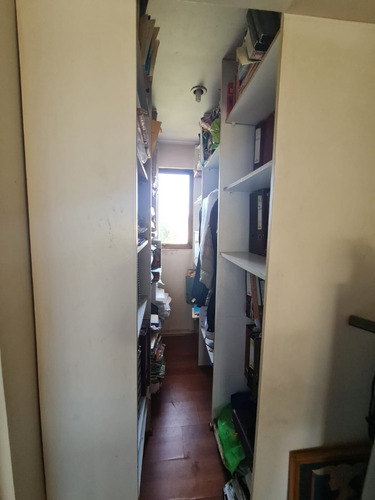 Se Vende Casa A Cuadras De Metro Los Dominicos.