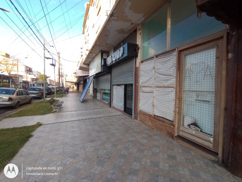 Local Sobre Avenida 32 Esq. 4
